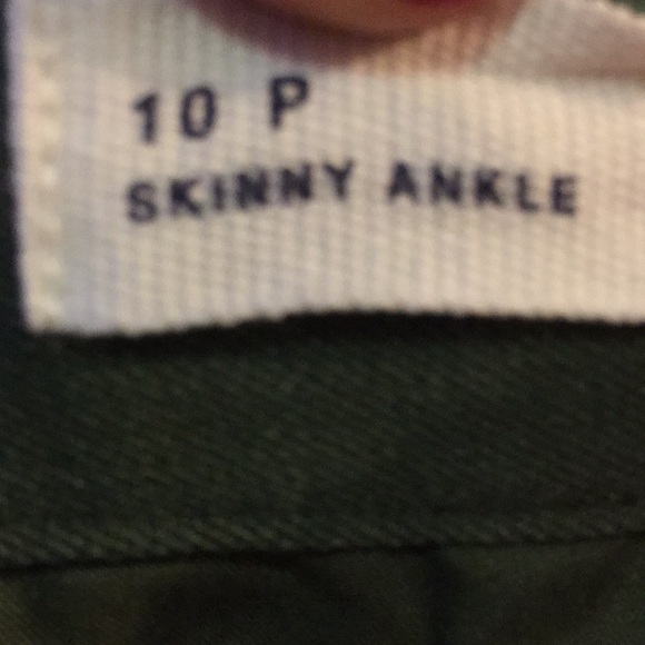 10P Skinny Ankle Gap Army Green crop pants - Picture 7 of 8